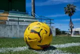 Мяч футбольный Puma Orbita LaLiga 1 Hybrid с насосом — фото 4