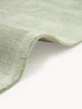 Westwing Collection Ковер Jane из вискозы ручного ткачества с мерцающим коротким ворсом, 80х150 см, шалфейный зелёный — фото 6