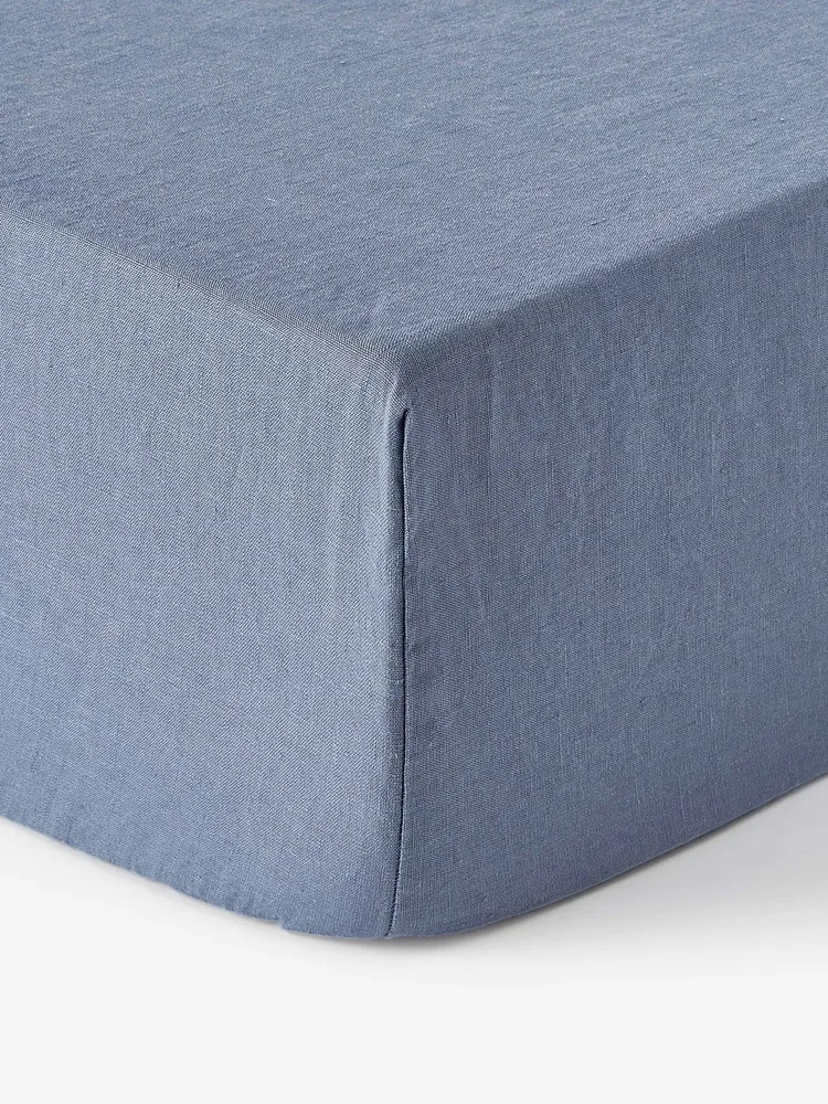 Westwing Collection Простыня на резинке Airy изо льна для континентальной кровати, синяя