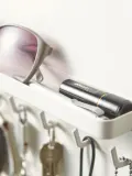 Yamazaki Вешалка настенная магнитная Smart на 6 крючков с полкой для мелочей, 25х6 см, белая — фото 5