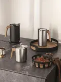 Eva Solo Чайник электрический Nordic Kitchen с дубовой ручкой, 1,5 л, сталь с порошковой окраской, чёрный — фото 4