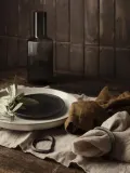 Кольцо для салфеток Ferm Living Flow из латуни, антрацитовое, набор 4 шт — фото 8