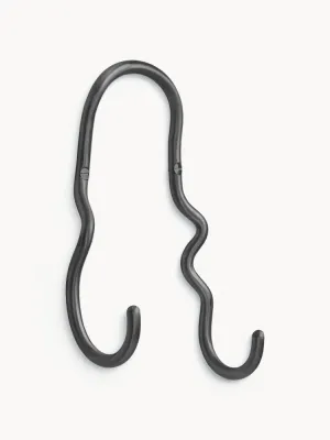 Ferm Living Крючок настенный Curvature изогнутый из латуни ручной работы, 13х21 см, чёрный матовый