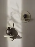 Ferm Living Kids Полка настенная Pilu с высоким задником для детской, 20х25х15 см, светло-бежевая матовая — фото 5