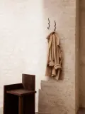 Ferm Living Крючок настенный Curvature узкий из латуни ручной работы, 3х20 см, чёрный матовый — фото 3