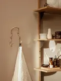 Ferm Living Крючок настенный Curvature из латуни ручной работы для одежды и полотенец, 13х21 см, латунь матовая — фото 3