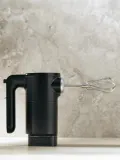 Миксер ручной аккумуляторный KitchenAid Go Cordless с семью скоростями и стальными венчиками, чёрный матовый — фото 8