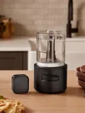 Измельчитель электрический аккумуляторный KitchenAid Go Cordless с ножом и венчиком, две скорости, чёрный матовый — фото 7