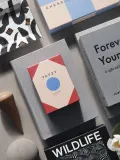 Printworks Настольная игра в кости Yatzy Dice с пятью кубиками и блоком бланков, до 6 игроков, 16х12х4 см, персиковая с синим — фото 4