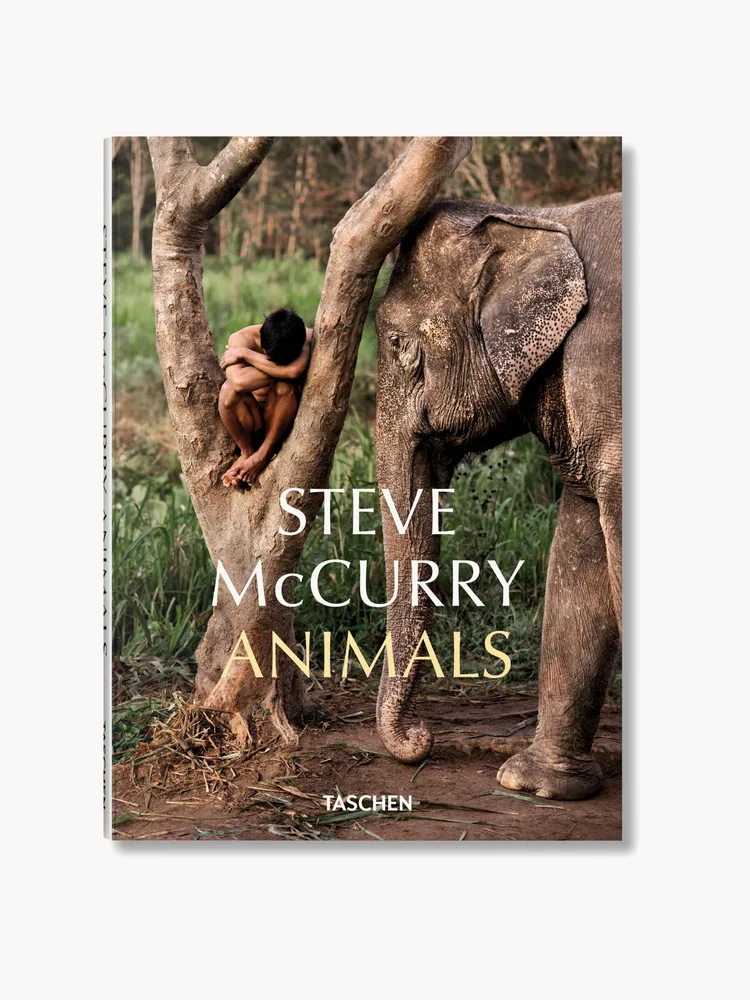 TASCHEN Книга-альбом Steve McCurry. Animals с фотографиями животных со всего мира, 192 страницы, 14 х 20 см