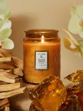 Ароматическая свеча Voluspa Japonica янтарь и сандаловое дерево — фото 5