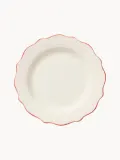 Anna + Nina Тарелка для завтрака Scalloped ручной росписи, Ø 22 × В 4 см, Приглушённый белый — фото 1