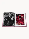 Assouline Книга-альбом Chic Dogs о собаках в мире стиля на английском языке, твёрдый переплёт, 256 страниц, 25х33 см — фото 4