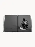 Assouline Книга Louis Vuitton: Virgil Abloh из серии Classics, подарочный альбом о моде, твёрдый переплёт, 359 страниц, 24х33 см — фото 6