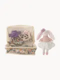 Мягкая игрушка Bloomingville Mini Milly, зайчик с сумочкой и одеждой, 6 предметов, 14 см, белый с розовым — фото 1