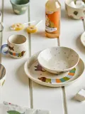 Bloomingville Mini Набор детской посуды Charlie из каменной керамики, 3 предмета: кружка, миска и тарелка, с рисунком собаки — фото 2