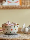 Bloomingville Mini Миска детская Addy из каменной керамики с ручной росписью цветов, 360 мл, диаметр 12 см, молочно-белая — фото 4