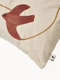 Ferm Living Kids Подушка декоративная детская Swif с вышивкой птиц из хлопка, пухо-перьевой наполнитель, 40х60 см, кремовая — фото 2