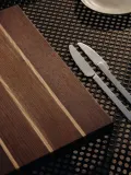 Разделочная доска Ferm Living Stribe из ореха и дуба, тёмная — фото 4