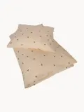 Konges Sløjd Комплект постельного белья детский Cherry из хлопка, 70 х 100 см с наволочкой 40 х 45 см, светло-розовый с бордовым — фото 5