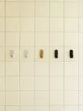 Normann Copenhagen Вешалка настенная Curve из шпона ореха с одним крючком, Ш 10 × В 18 см, Чёрный — фото 3