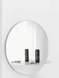 Normann Copenhagen Зеркало настенное круглое с полкой Horizon, молочно-белое — фото 3