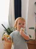 Oli & Carol Прорезыватель Fruits & Veggies из натурального каучука, ручная работа, жёлтый с белым, 12 x 22 см — фото 3
