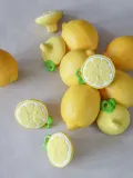 Oli & Carol Прорезыватель Fruits & Veggies из натурального каучука, ручная работа, жёлто-зелёный, 22 x 13 см — фото 4
