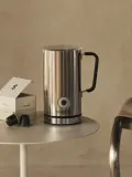 Sjöstrand Coffee Вспениватель молока Zeio на 300 мл из нержавеющей стали, капучинатор с горячим и холодным режимом, серебристый — фото 4