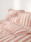 Westwing Collection Пододеяльник Posie из льна с хлопком с оборкой коралловый — фото 1