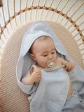 Mushie Полотенце для ванной детское с капюшоном Fluffy махровое из хлопка, 72х76 см, светло-голубое — фото 6