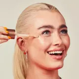 Rimmel Multi-Tasker Better Than Filters - Разглаживающая база для выравнивания тона кожи оттенок 006 Medium Deep, 30 ml — фото 4