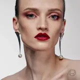 L’Oreal Paris x Mugler - Полуматовая помада с увлажняющим действием оттенок Red 1974, 1 g — фото 6