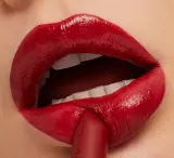 MAC Cosmetics MACximal Sleek Satin Lipstick - Кремовая помада увлажняющая оттенок Dubonnet, 3 g — фото 3