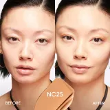 MAC Cosmetics Studio Fix Fluid SPF 15 24HR Matte Foundation + Oil Control - Тональная основа матирующая SPF 15 оттенок NC25, 30 ml — фото 4