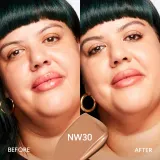 MAC Cosmetics Studio Fix Fluid SPF 15 24HR Matte Foundation + Oil Control - Тональная основа матирующая SPF 15 оттенок NW30, 30 ml — фото 4