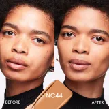 MAC Cosmetics Studio Fix Fluid SPF 15 24HR Matte Foundation + Oil Control - Тональная основа матирующая SPF 15, 30 мл, оттенок NC44 — фото 3