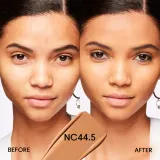 MAC Cosmetics Studio Fix Fluid SPF 15 24HR Matte Foundation + Oil Control - Тональная основа матирующая SPF 15, 30 мл, оттенок NC44.5 — фото 3