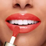 Clarins Lip Comfort Oil - Блеск для губ с увлажняющим действием оттенок 08 strawberry, 7 ml — фото 4