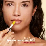 Clarins Lip Comfort Oil - Блеск для губ с увлажняющим действием, 7 мл, оттенок 01 honey — фото 5