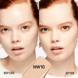MAC Cosmetics Mini Studio Fix Fluid SPF 15 24HR Matte Foundation + Oil Control - Матирующий тональный крем SPF 15, 15 мл, оттенок NW10 — фото 7