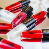 Dermacol 16H Lip Colour - Долговременная помада и блеск для губ, 2 мл, оттенок 15 Dazzling Diva — фото 5