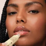 OLEHENRIKSEN Pout Preserve Peptide Lip Treatment - Увлажняющий блеск для губ, 12 мл, оттенок Vanilla Bonbon — фото 3