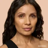 Bobbi Brown Weightless Skin Foundation SPF 15 - Тональная основа: травяной подклад с увлажняющим действием оттенок Warm Natural, 30 ml — фото 4