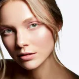 MAC Cosmetics Mineralize Skinfinish - Розовый хайлайтер для лица, 10 г, оттенок Lightscapade — фото 3