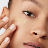 Bobbi Brown Vitamin Enriched Eye Base - Увлажняющий крем для глаз с витаминами B3, B5, B6 и B12, 15 ml — фото 6