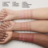 MAC Cosmetics Glow Play Blush - Розовый хайлатер для скул оттенок That´s Peachy, 7 g — фото 4