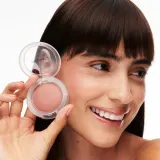 MAC Cosmetics Glow Play Blush - Розовый хайлатер для скул оттенок Ginger Luck, 7 g — фото 3