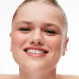 MAC Cosmetics Glow Play Blush - Розовый хайлатер для скул оттенок Ginger Luck, 7 g — фото 4