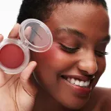 MAC Cosmetics Glow Play Blush - Розовый хайлатер для скул оттенок Plush Pepper, 7 g — фото 5